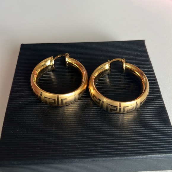 Elegant Gold Plated Hoop Earrings - Picture 4 of 5